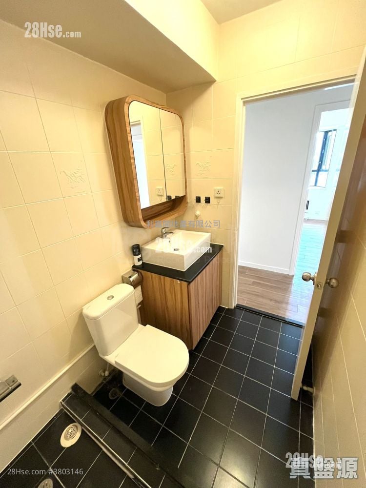 Ronsdale Garden Sell 3 Bedrooms , 2 Bathrooms 976 ft²