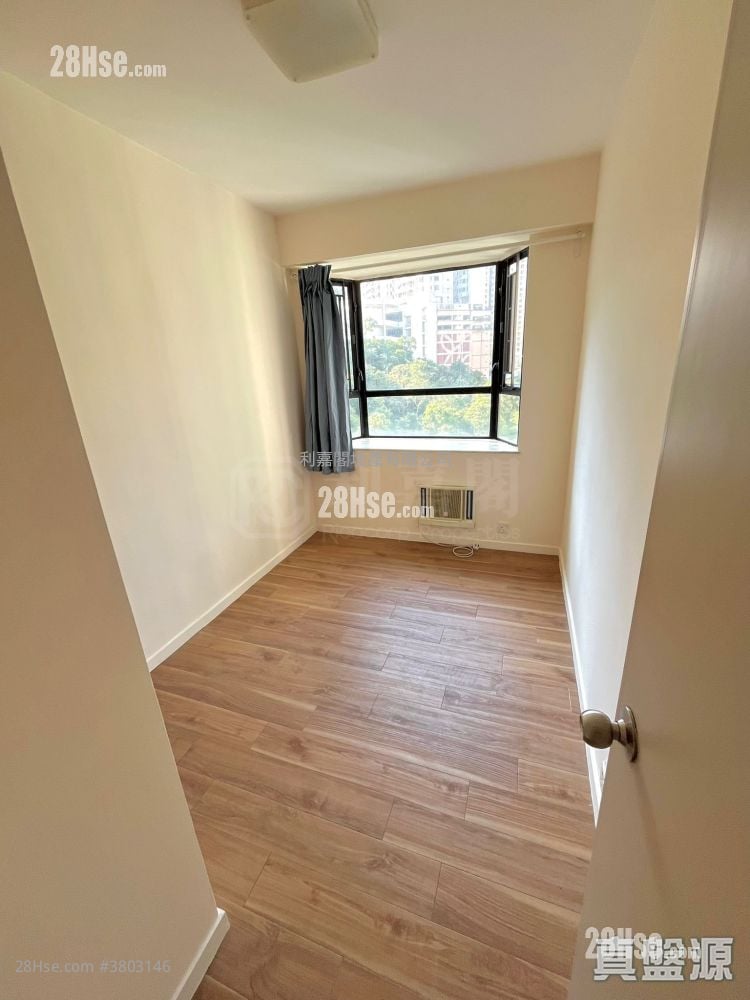 Ronsdale Garden Sell 3 Bedrooms , 2 Bathrooms 976 ft²