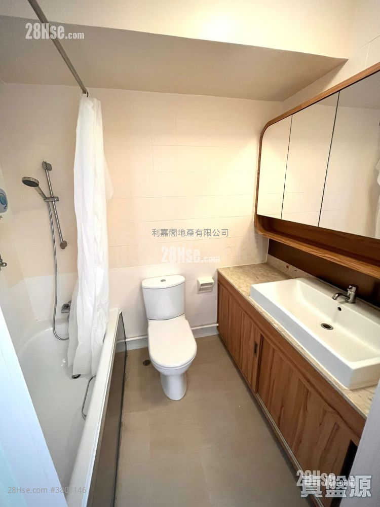 Ronsdale Garden Sell 3 Bedrooms , 2 Bathrooms 976 ft²