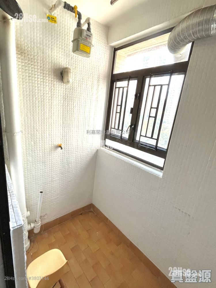 Ronsdale Garden Sell 3 Bedrooms , 2 Bathrooms 976 ft²