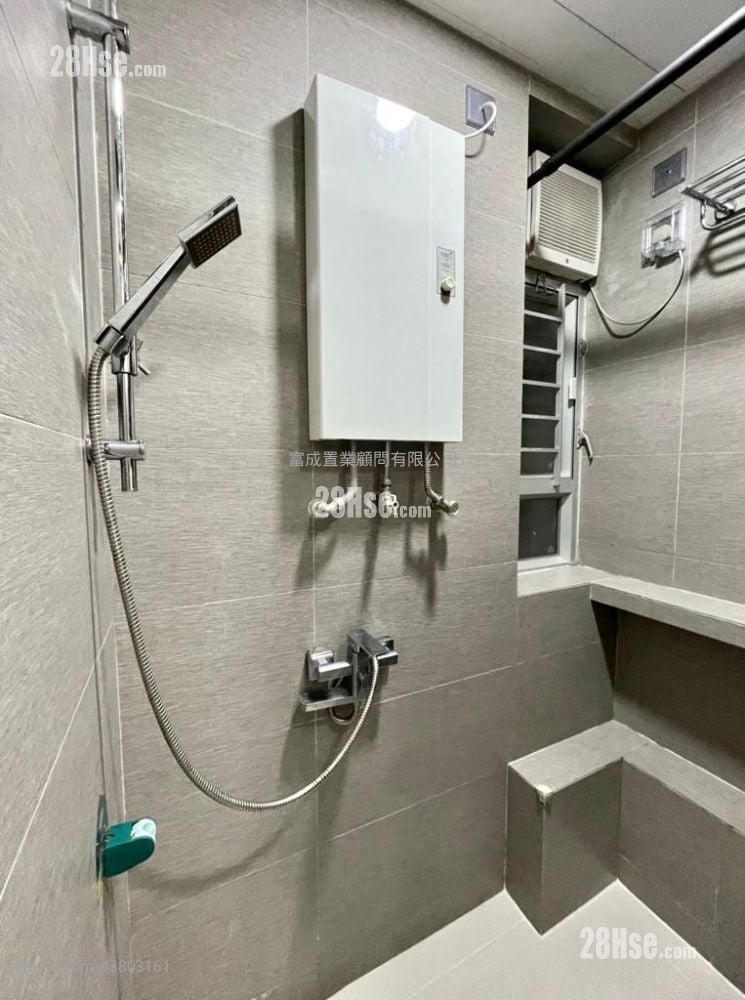 Kwun Tak Court Sell 443 ft²