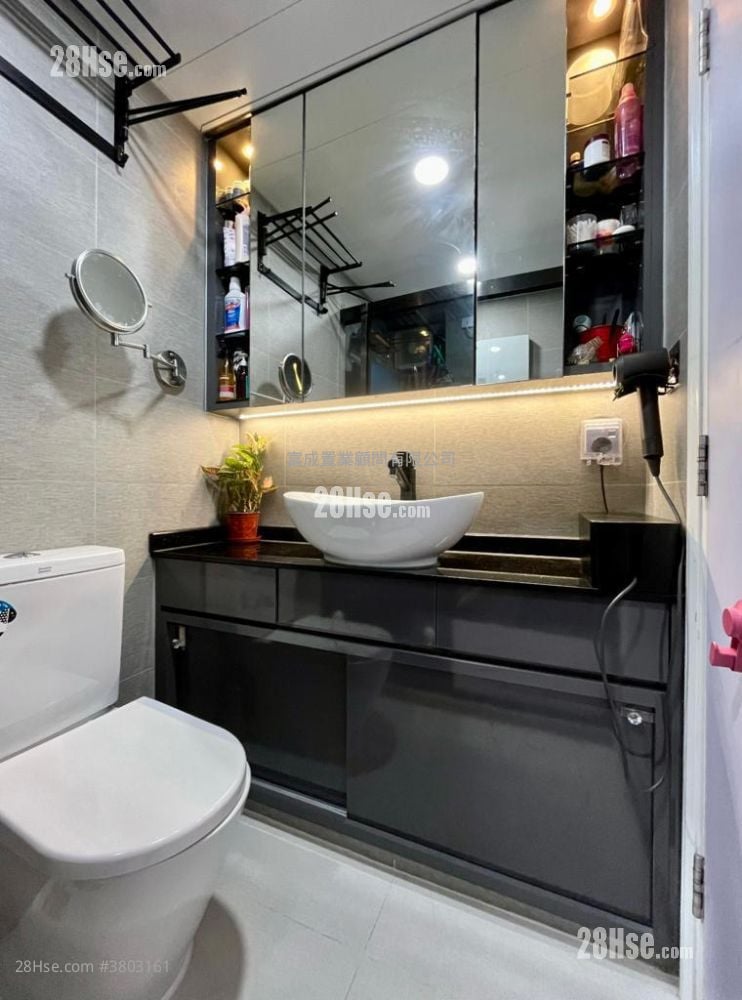 Kwun Tak Court Sell 443 ft²