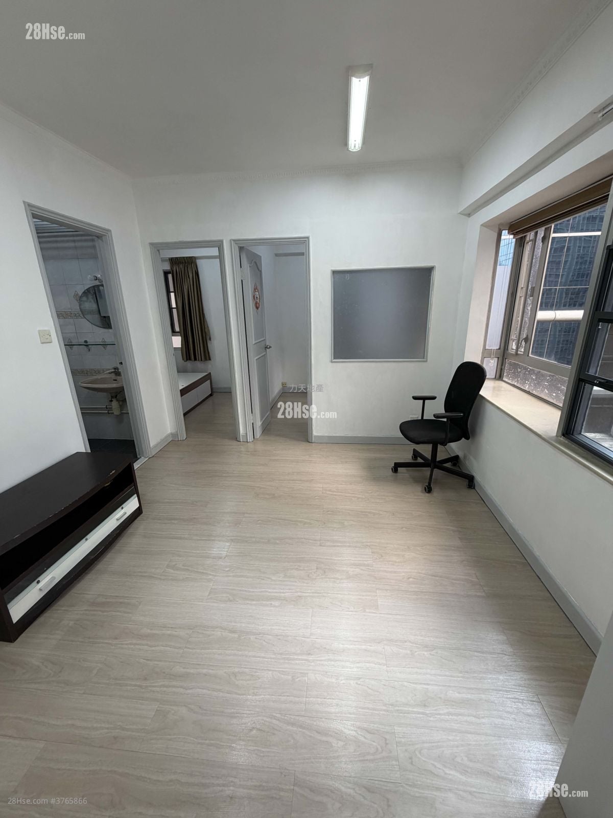 Mongkok Plaza Sell 2 Bedrooms , 1 Bathroom 333 ft²