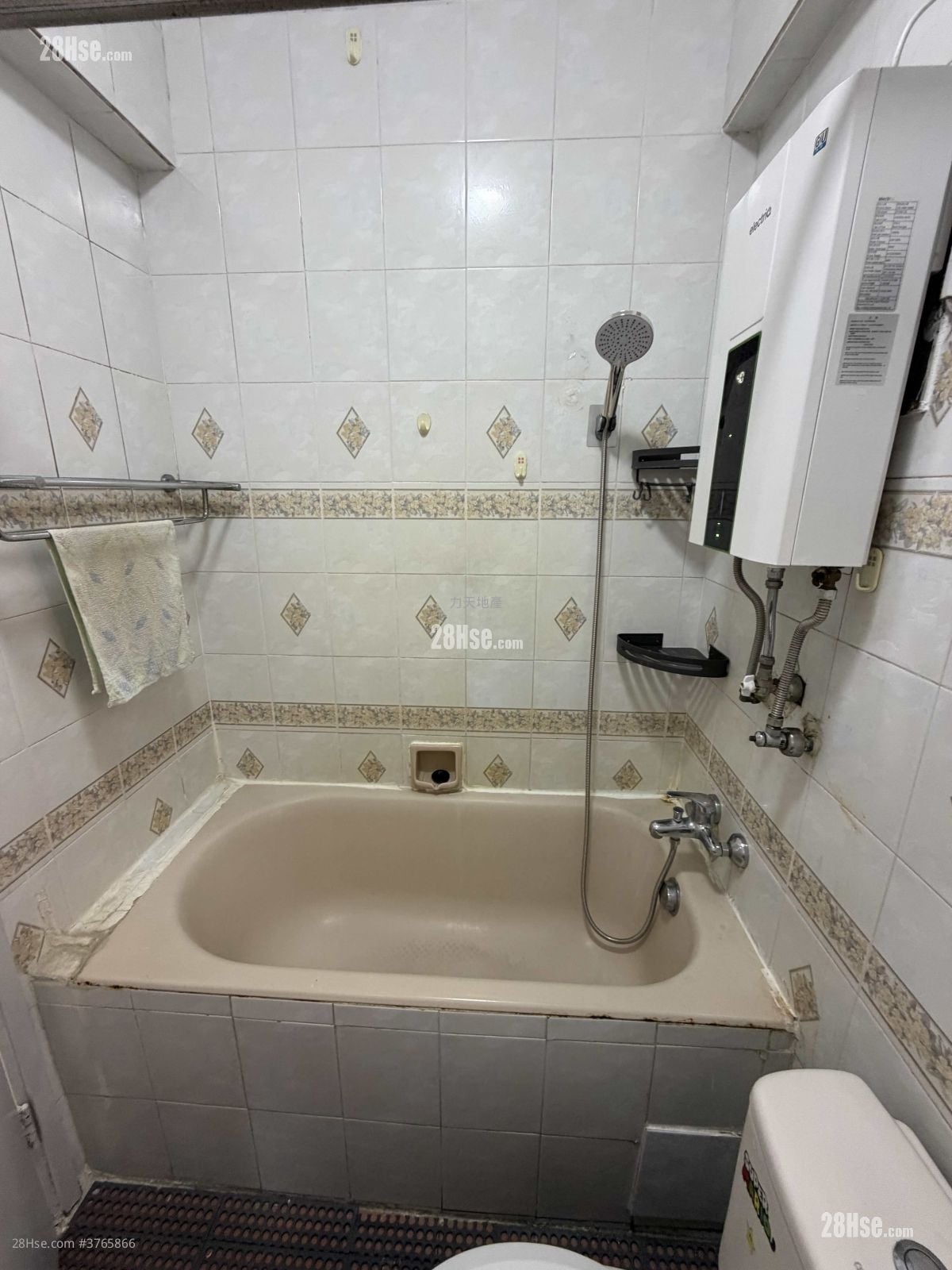 Mongkok Plaza Sell 2 Bedrooms , 1 Bathroom 333 ft²