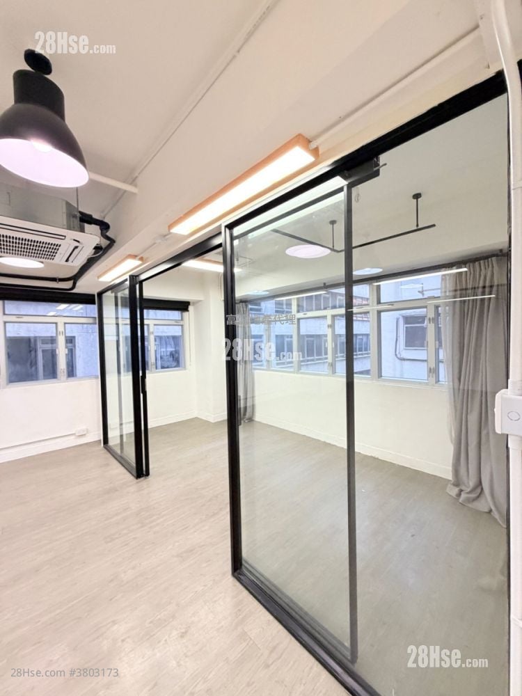 Hong Kong Industrial Centre Rental 2 Bedrooms , 1 Toilet 1,190 ft²
