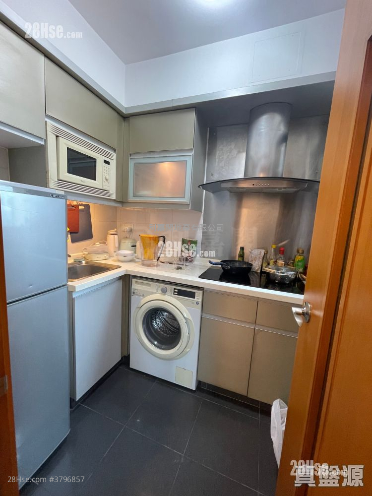 Beneville Sell 1 Bathroom 428 ft²