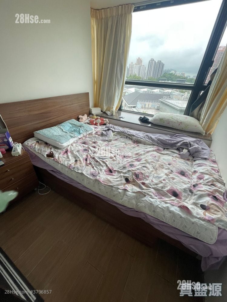 Beneville Sell 1 Bathroom 428 ft²