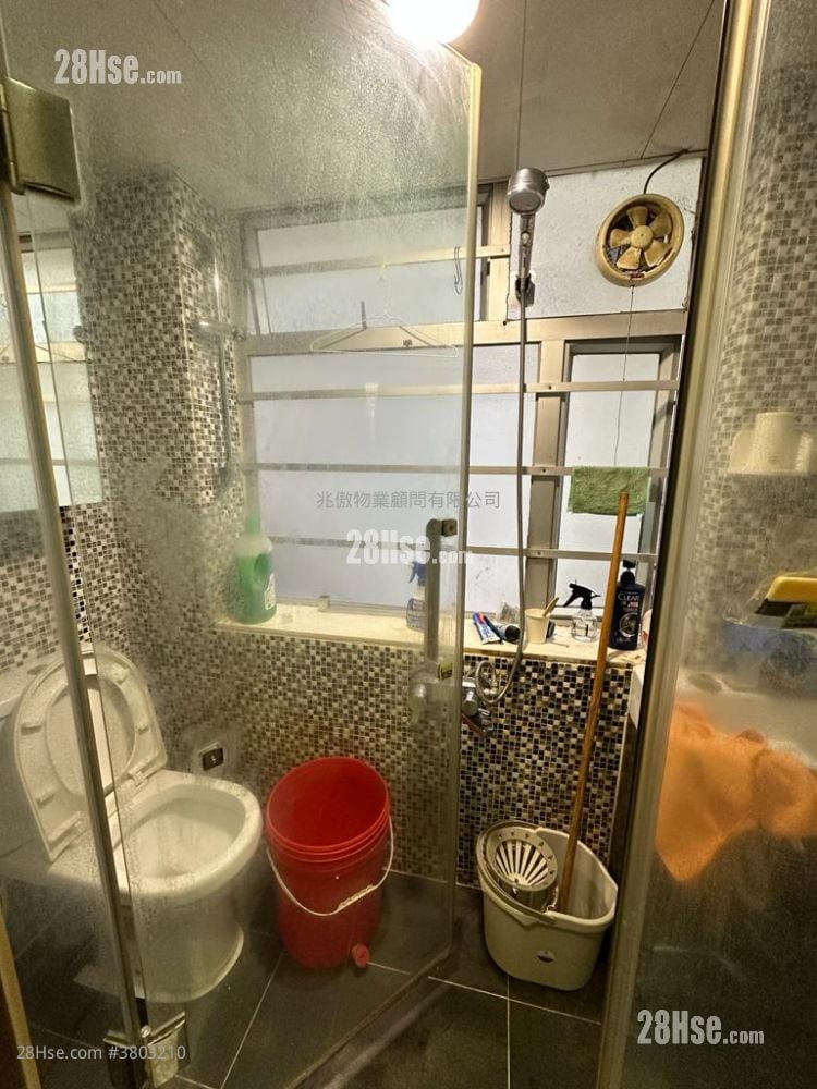 Lee Tat Building Sell 5+ Bedrooms , 5+ Bathrooms 397 ft²