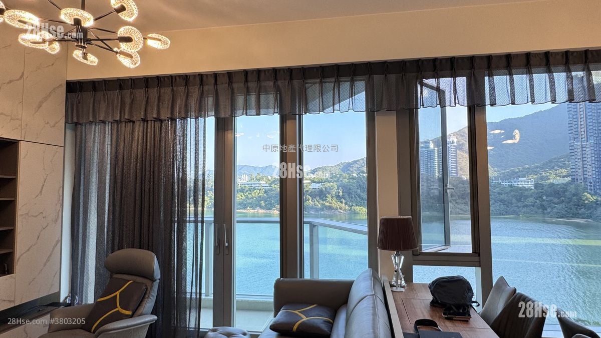 living room: Silversands Sell 4 Bedrooms 1,110 ft²