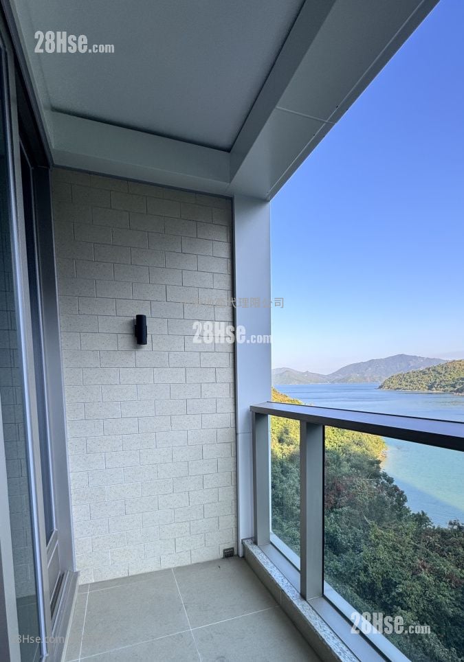 balcony: Silversands Sell 4 Bedrooms 1,110 ft²