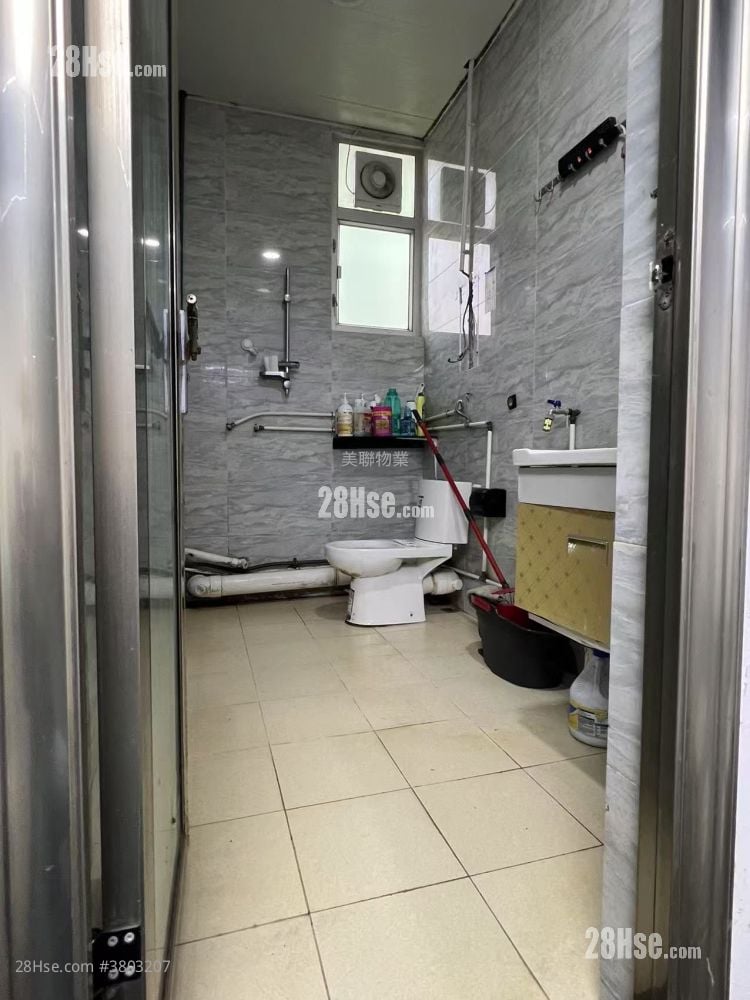 Wah Tat Industrial Centre Sell