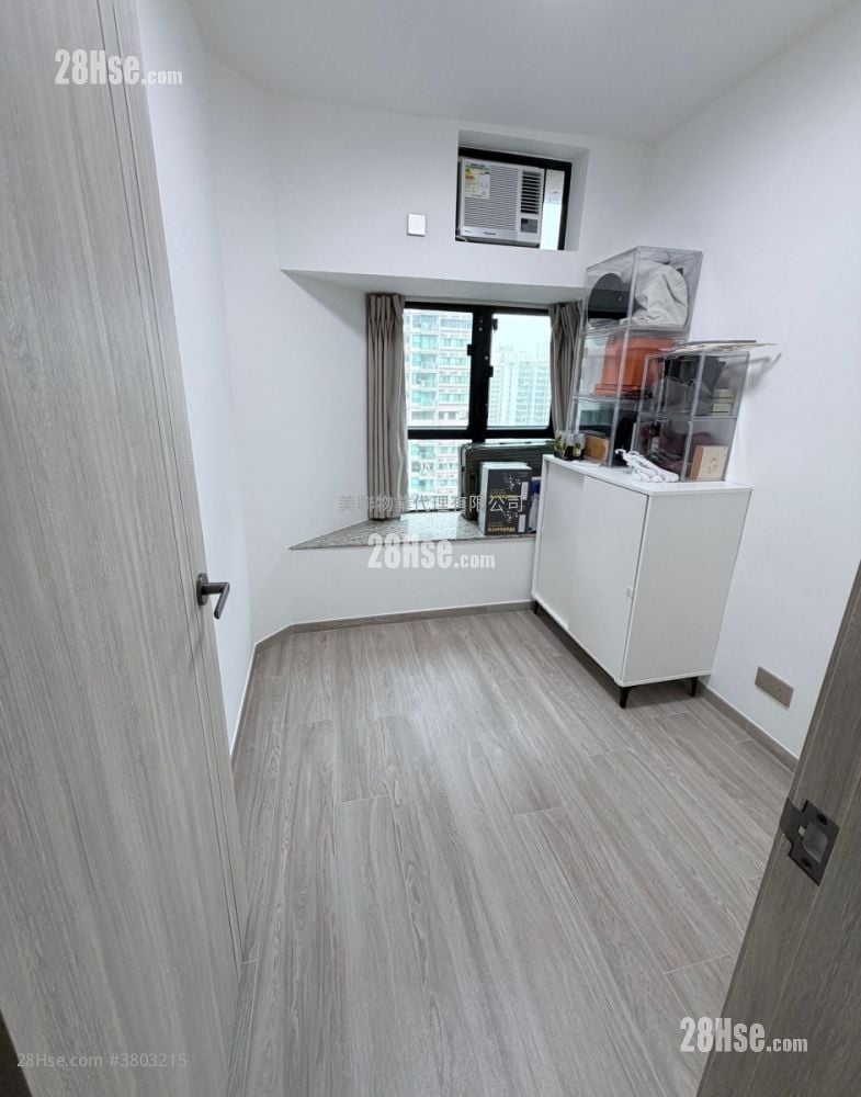 Nan Fung Plaza Sell 3 Bedrooms 608 ft²
