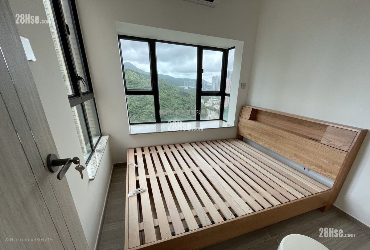 Nan Fung Plaza Sell 3 Bedrooms 608 ft²