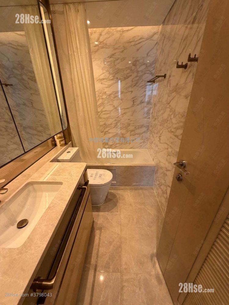 Grand Victoria Rental 835 ft²