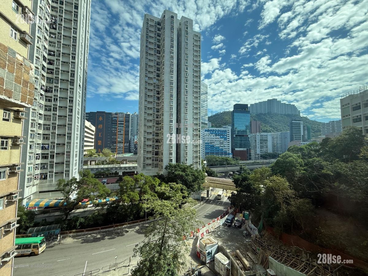Kwai Hong Court Sell 3 Bedrooms , 1 Bathroom 578 ft²
