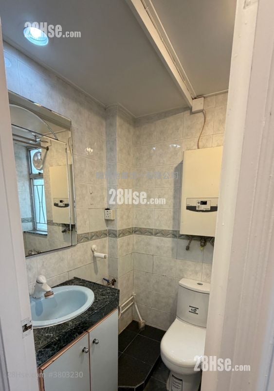 Luna Court Rental 2 Bedrooms , 1 Bathroom 447 ft²