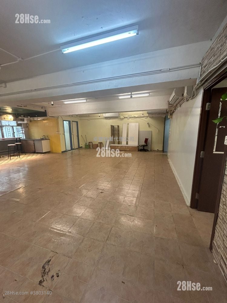 Elite Industrial Centre Rental 3 Bedrooms , 2 Toilets 1,350 ft²