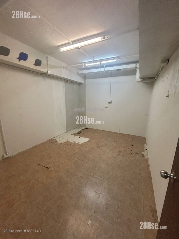 Elite Industrial Centre Rental 3 Bedrooms , 2 Toilets 1,350 ft²