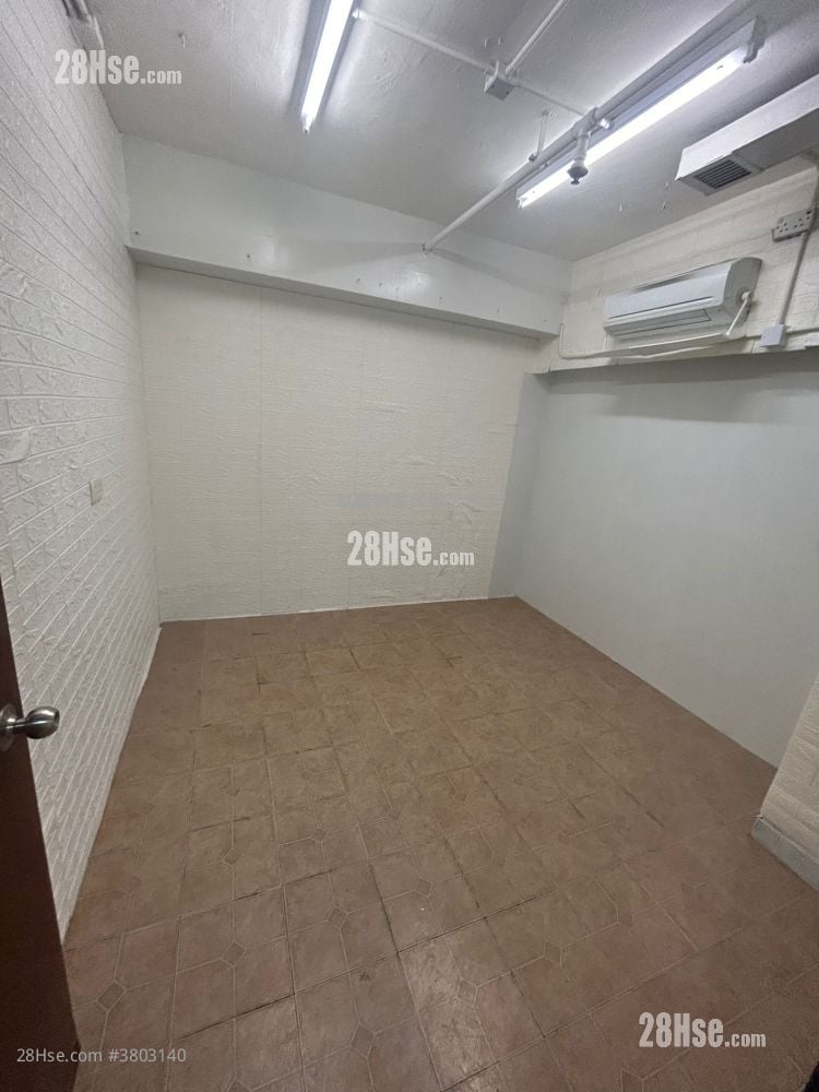 Elite Industrial Centre Rental 3 Bedrooms , 2 Toilets 1,350 ft²