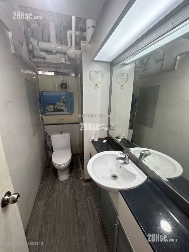 Elite Industrial Centre Rental 3 Bedrooms , 2 Toilets 1,350 ft²