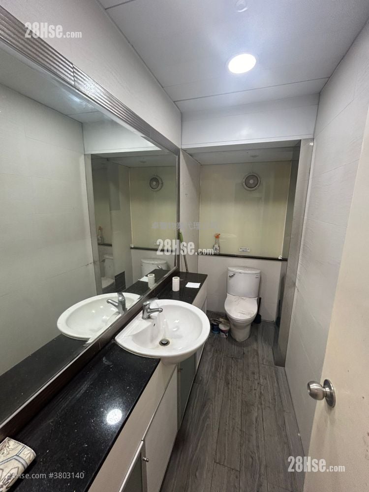 Elite Industrial Centre Rental 3 Bedrooms , 2 Toilets 1,350 ft²