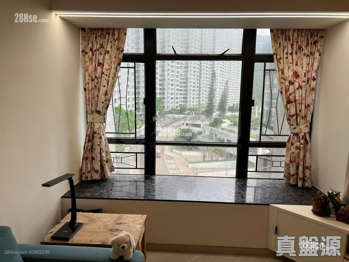 Kornhill Sell 3 Bedrooms , 2 Bathrooms 685 ft²