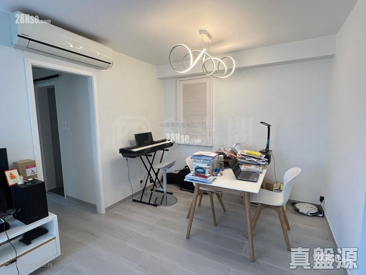 Kornhill Sell 3 Bedrooms , 2 Bathrooms 685 ft²