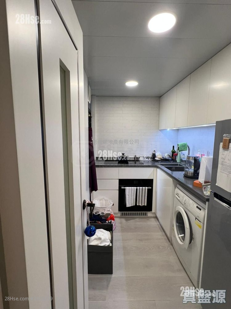 Kornhill Sell 3 Bedrooms , 2 Bathrooms 685 ft²