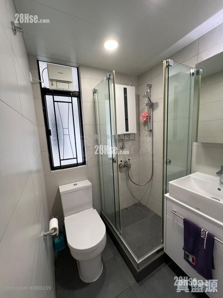 Kornhill Sell 3 Bedrooms , 2 Bathrooms 685 ft²