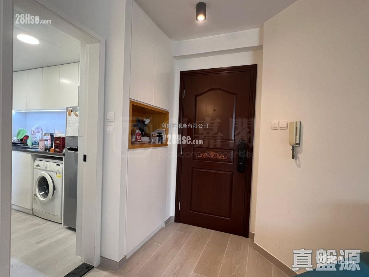 Kornhill Sell 3 Bedrooms , 2 Bathrooms 685 ft²