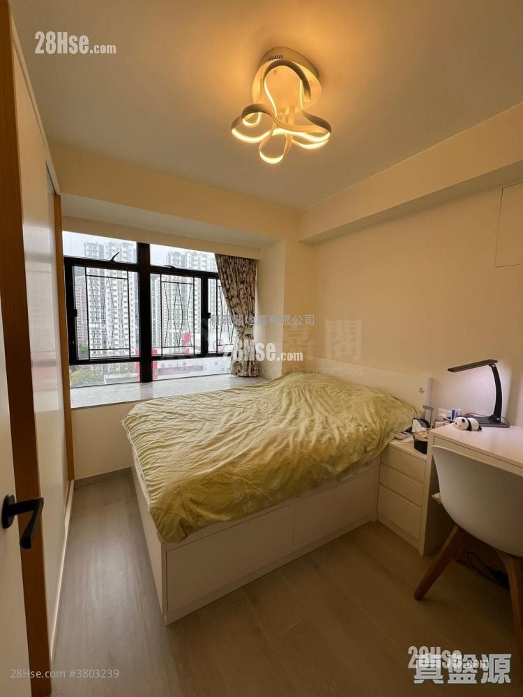 Kornhill Sell 3 Bedrooms , 2 Bathrooms 685 ft²