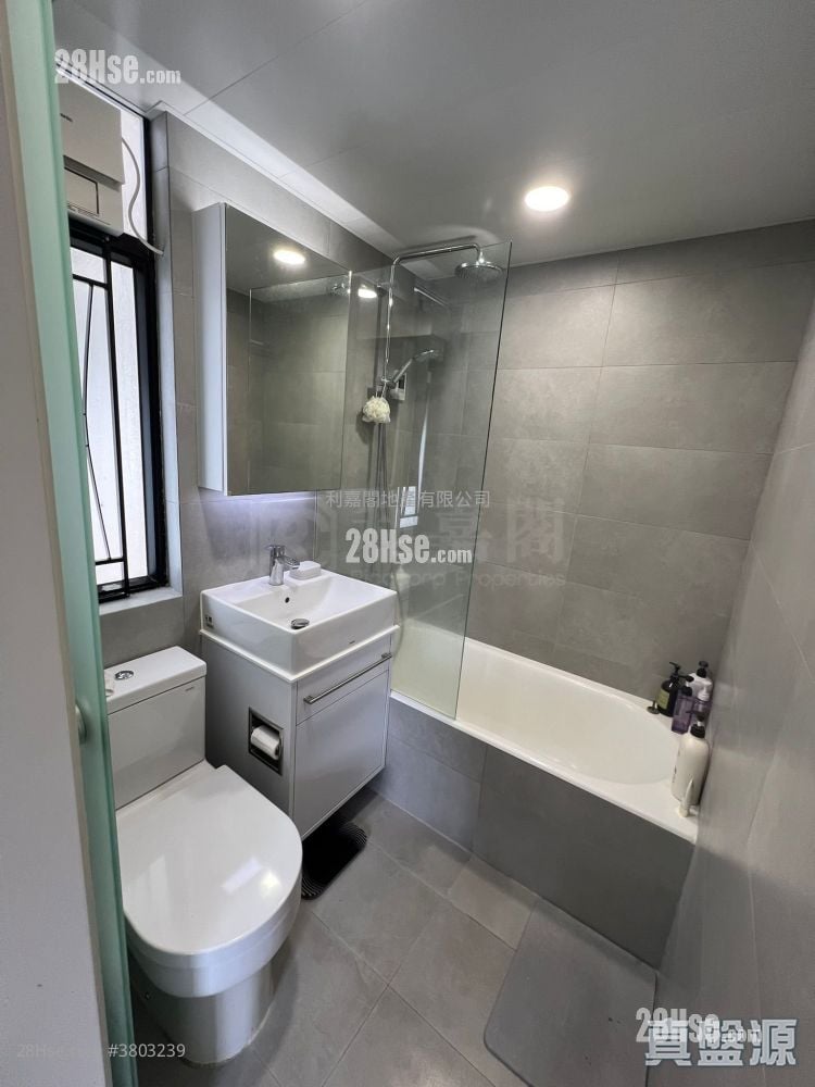 Kornhill Sell 3 Bedrooms , 2 Bathrooms 685 ft²