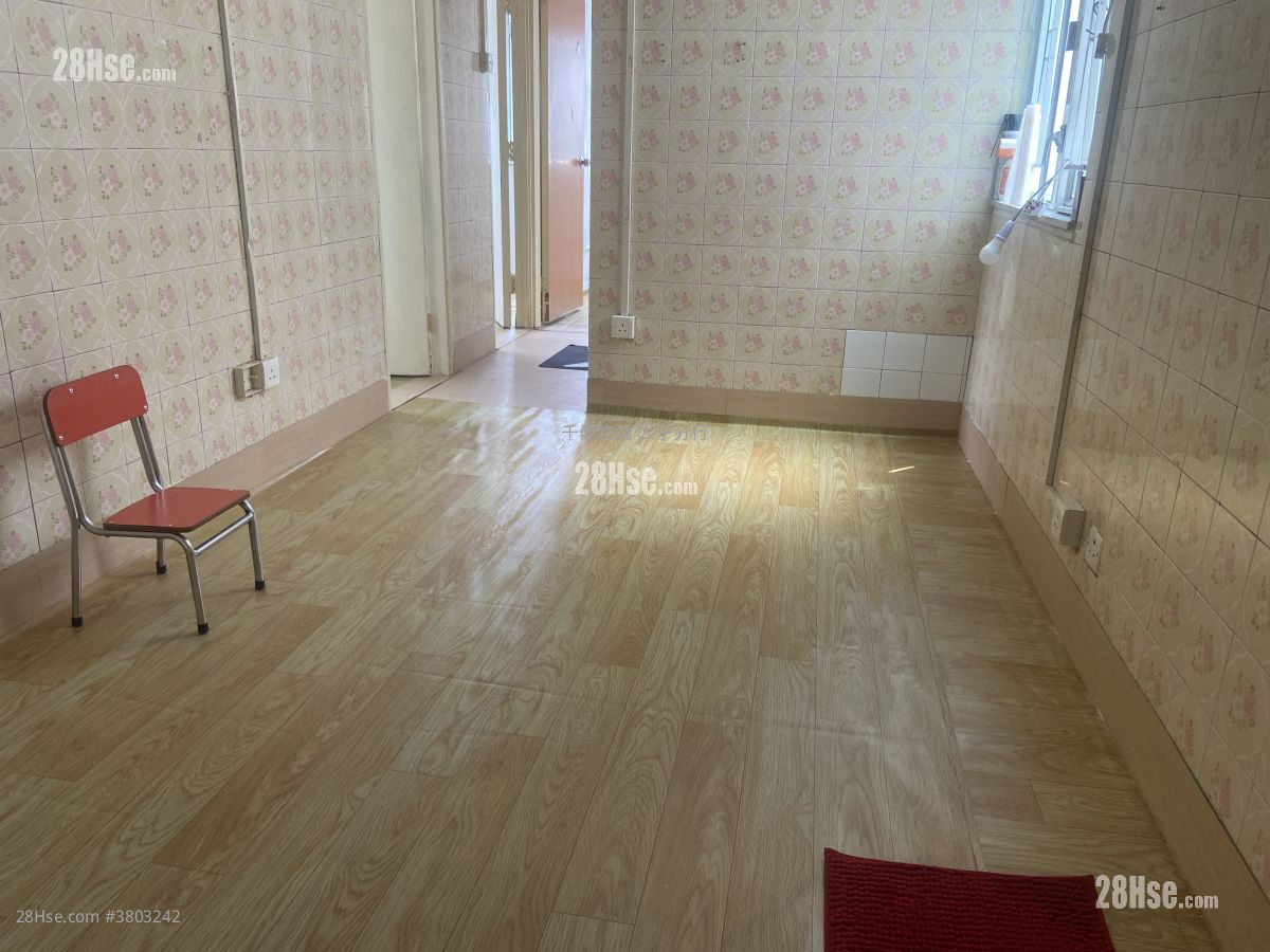 Good World Building Rental 3 Bedrooms 376 ft²