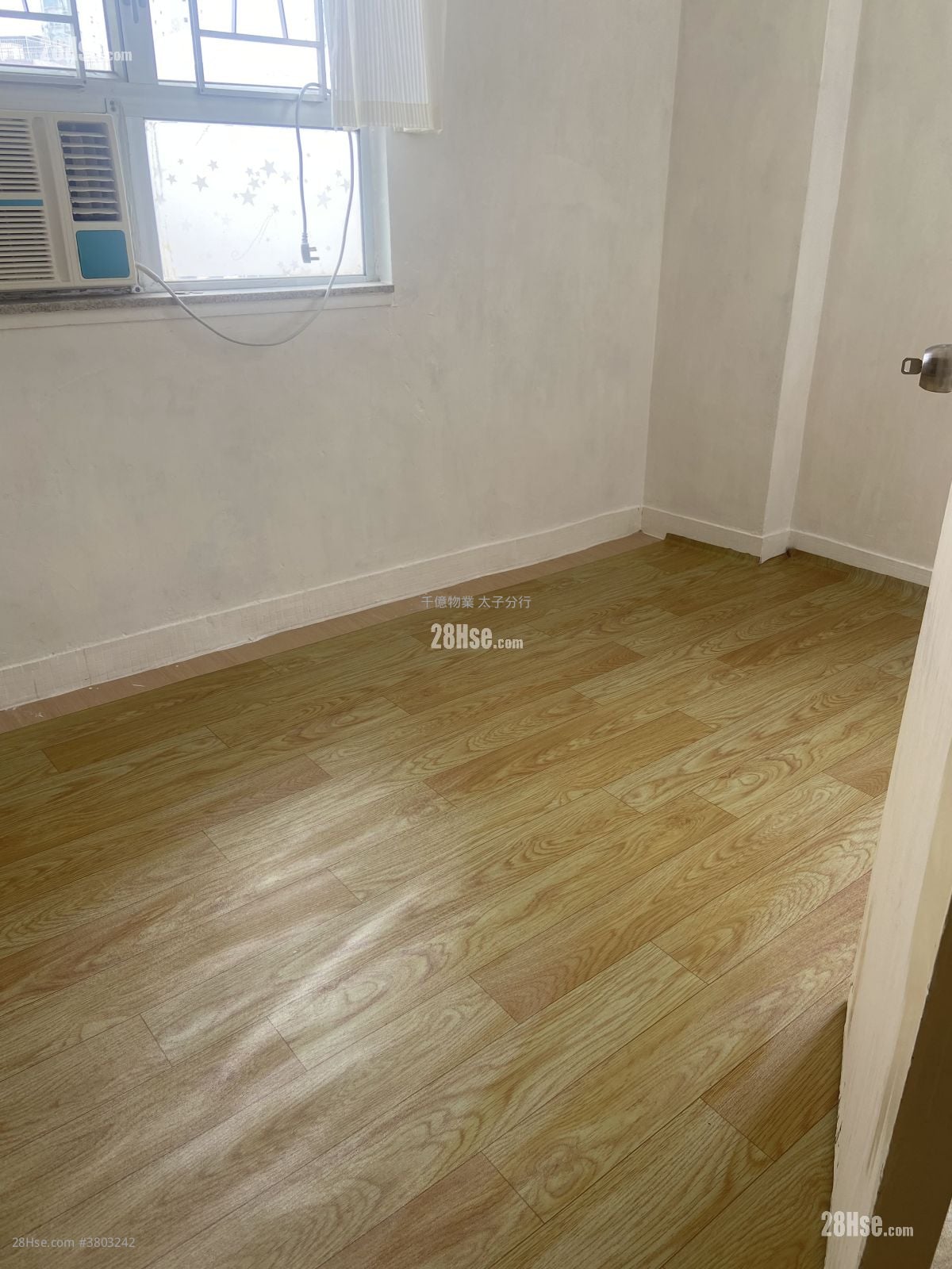 Good World Building Rental 3 Bedrooms 376 ft²