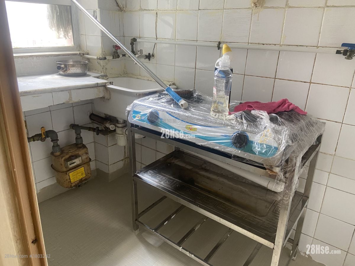 Good World Building Rental 3 Bedrooms 376 ft²