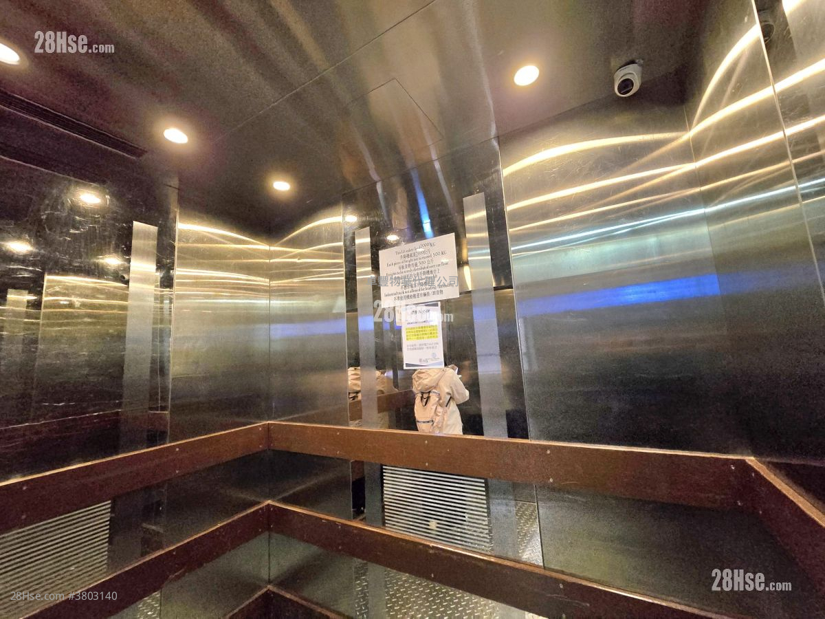 Elite Industrial Centre Rental 3 Bedrooms , 2 Toilets 1,350 ft²