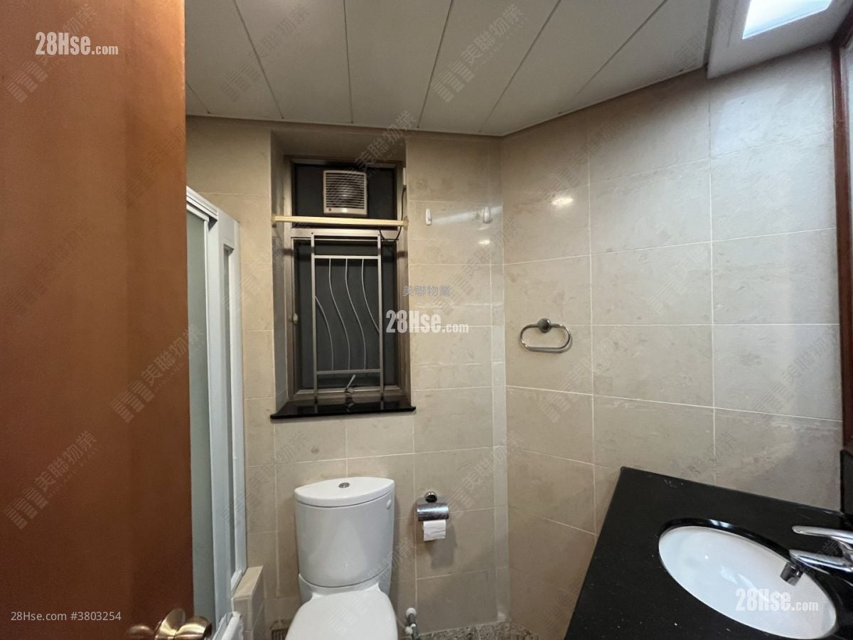 浴室: 擎天半岛 租盘 3 房 , 3 浴室 853 平方尺