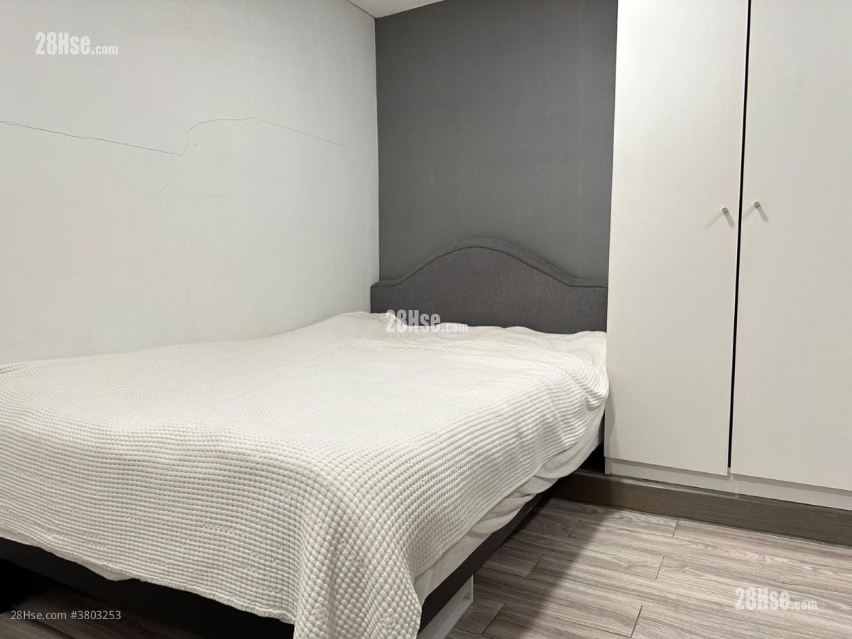 上环大厦 租盘 180 平方尺