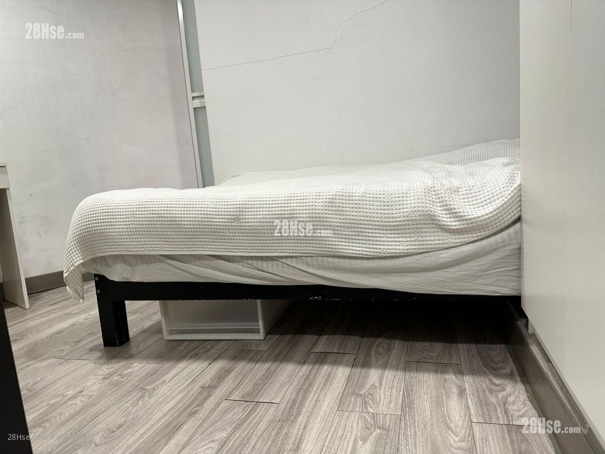 上环大厦 租盘 180 平方尺