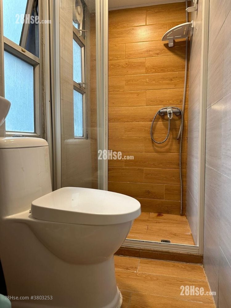 上环大厦 租盘 180 平方尺