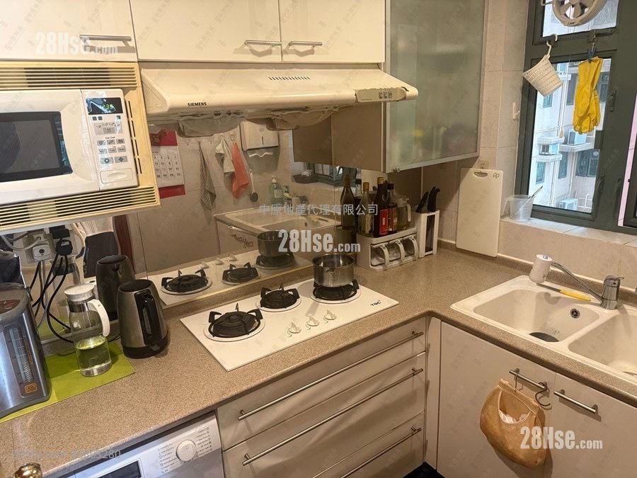 Residence Oasis Sell 3 Bedrooms , 2 Bathrooms 653 ft²