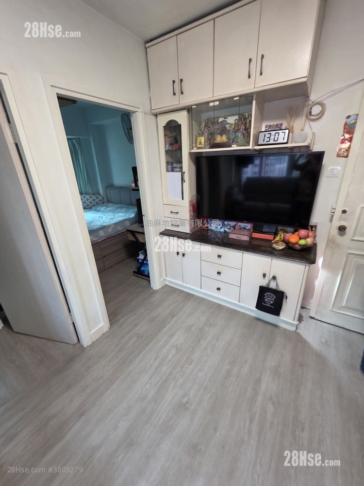 Shun On Building Sell 2 Bedrooms , 1 Bathroom 321 ft²