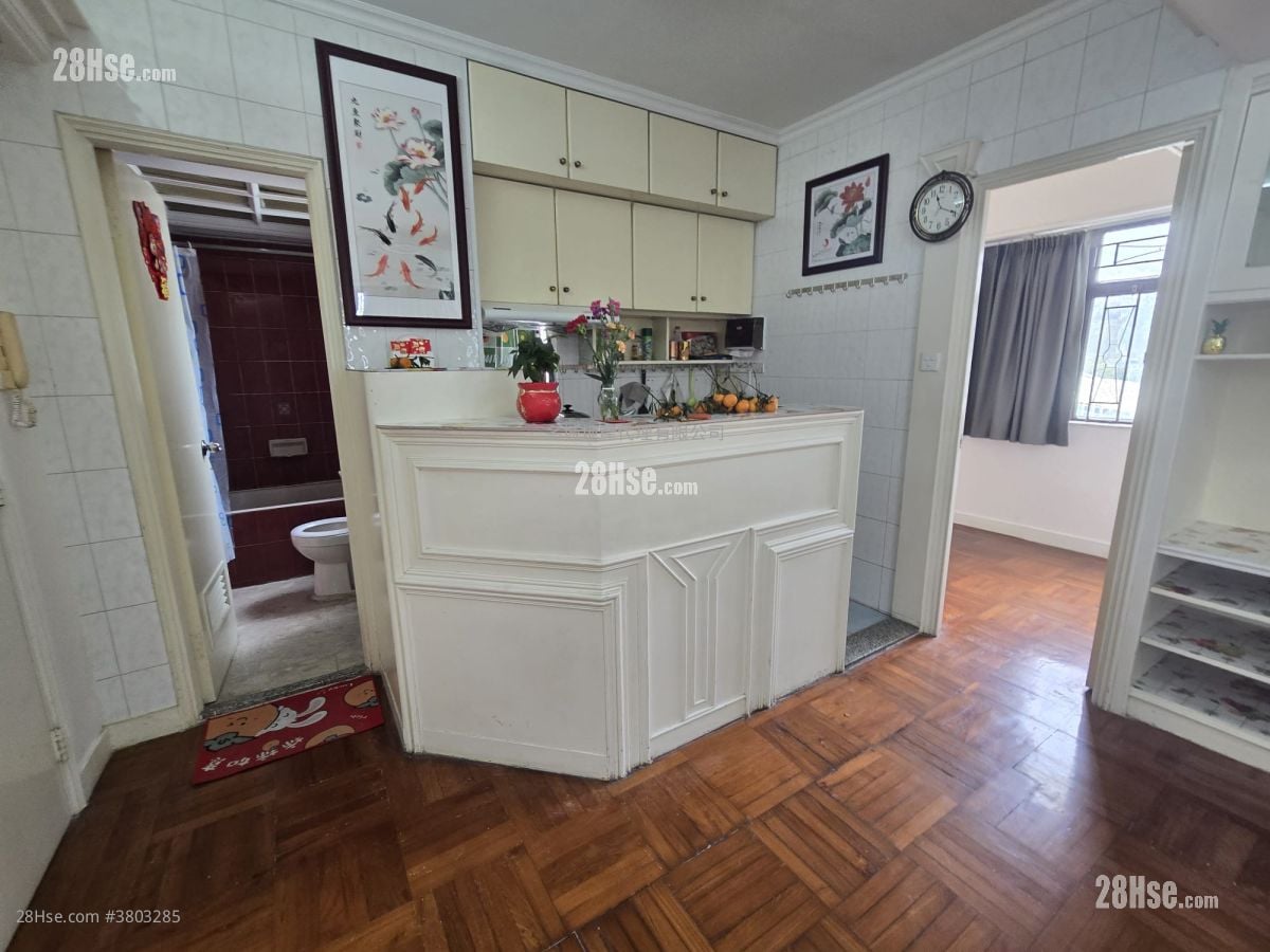 Kam Shan Building Sell 2 Bedrooms , 1 Bathroom 403 ft²