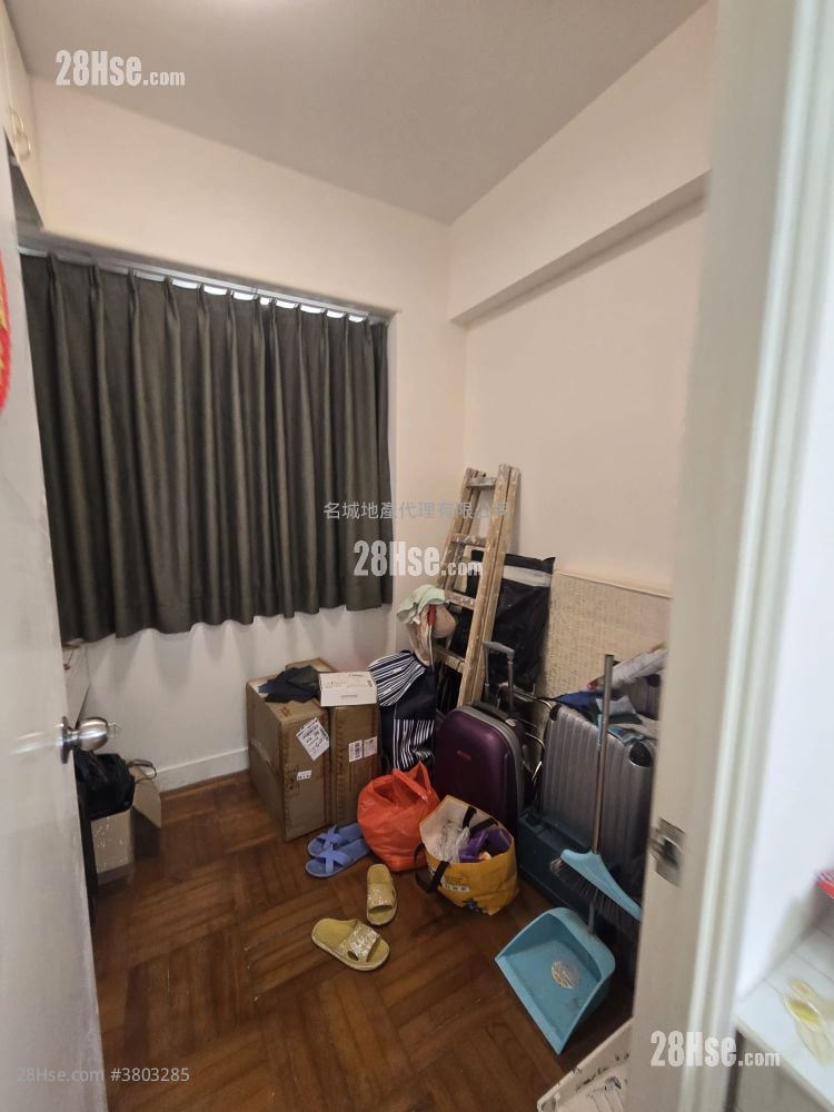 Kam Shan Building Sell 2 Bedrooms , 1 Bathroom 403 ft²