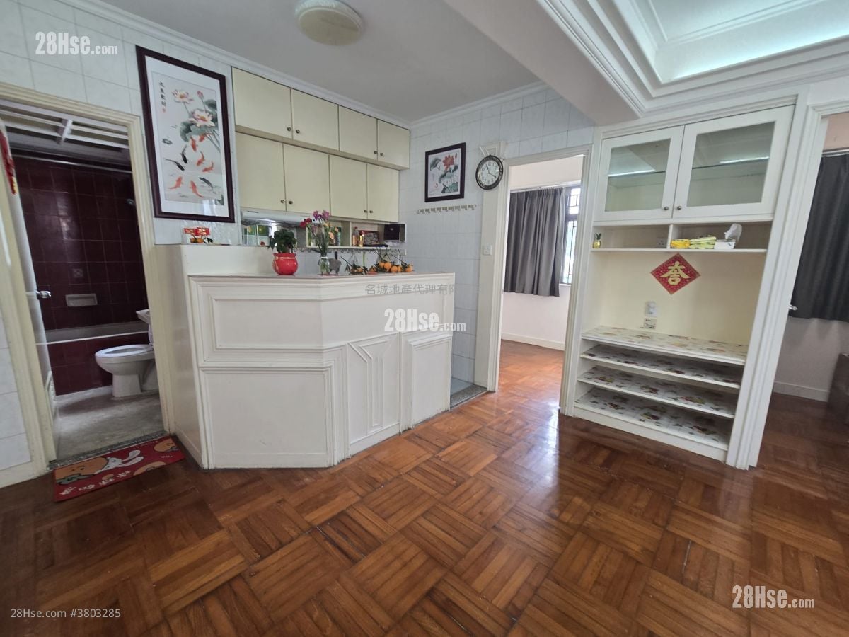 Kam Shan Building Sell 2 Bedrooms , 1 Bathroom 403 ft²