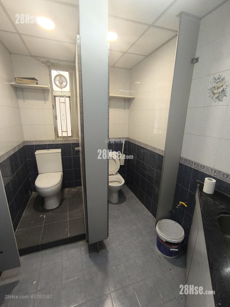 Hong Kong Industrial Centre Rental Studio , 2 Toilets 1,300 ft²