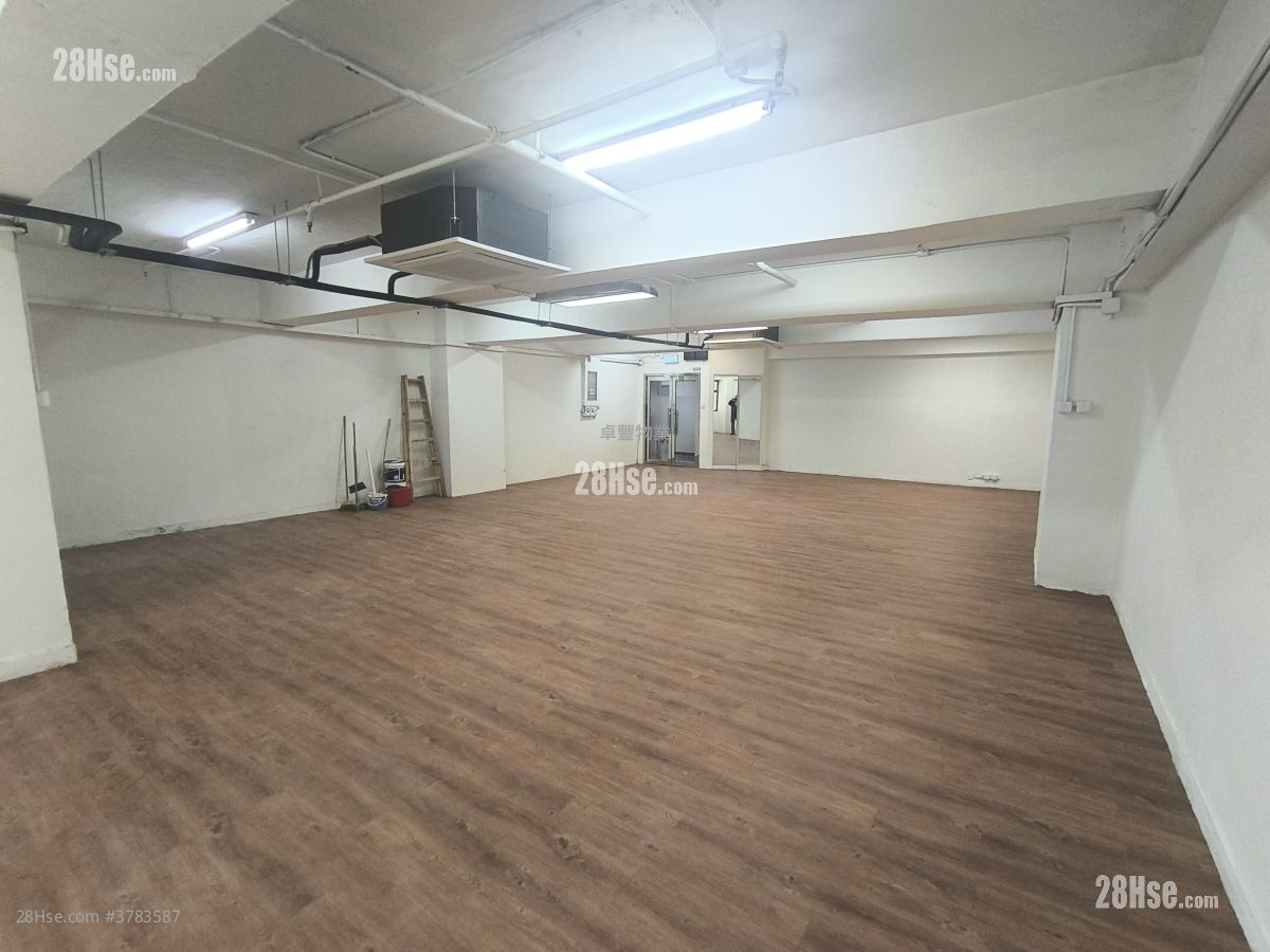 Hong Kong Industrial Centre Rental Studio , 2 Toilets 1,300 ft²