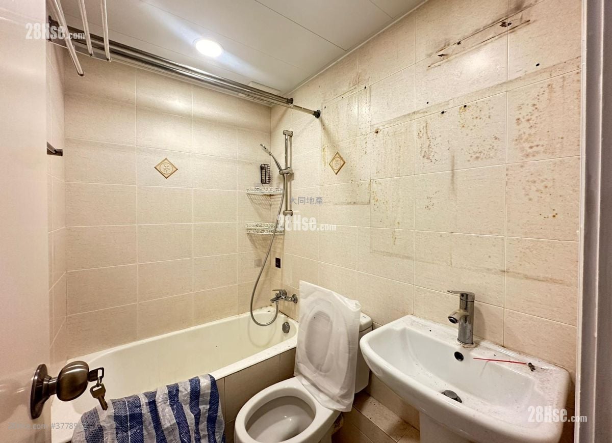 Mei Foo Sun Chuen Rental 3 Bedrooms , 2 Bathrooms 664 ft²