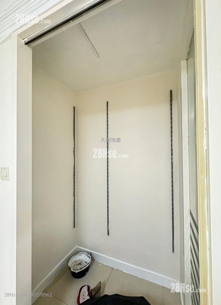 Mei Foo Sun Chuen Rental 3 Bedrooms , 2 Bathrooms 664 ft²