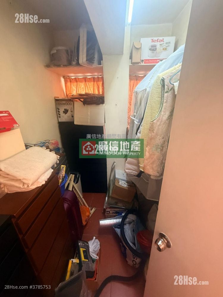 Cosmopolitan Estate Sell 3 Bedrooms , 1 Bathroom 425 ft²